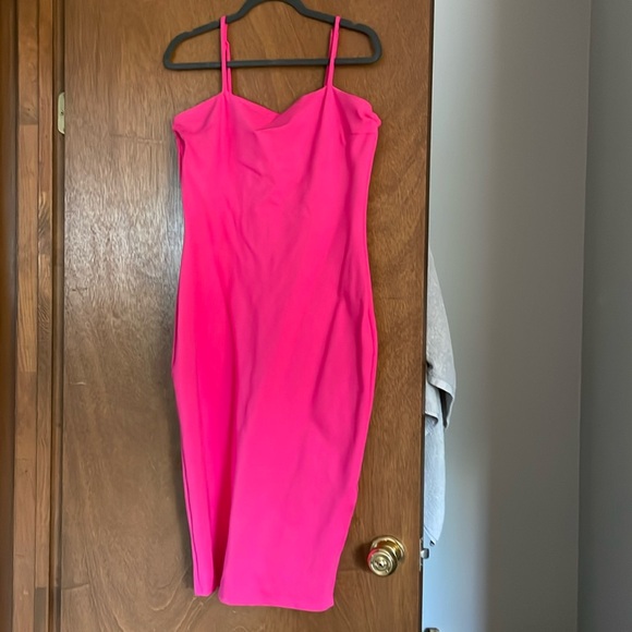 Lulu’s Body Con Dress - Picture 3 of 4